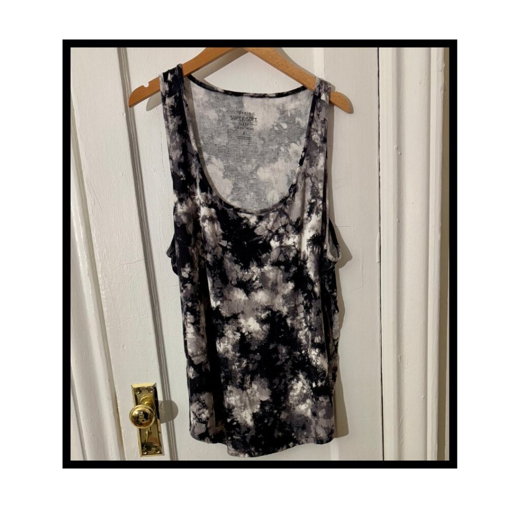 TORRID SUPER SOFT SLEEP TANK IN SIZE 3 (24/26)